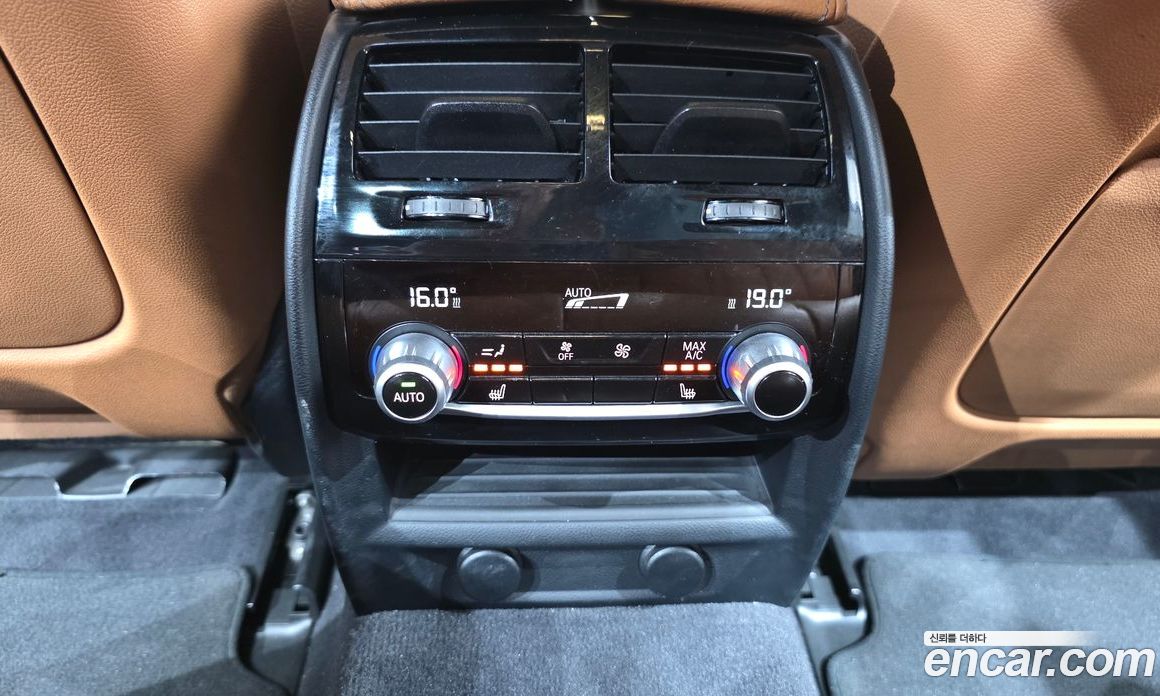 BMW 5-Series (G30) фото 35
