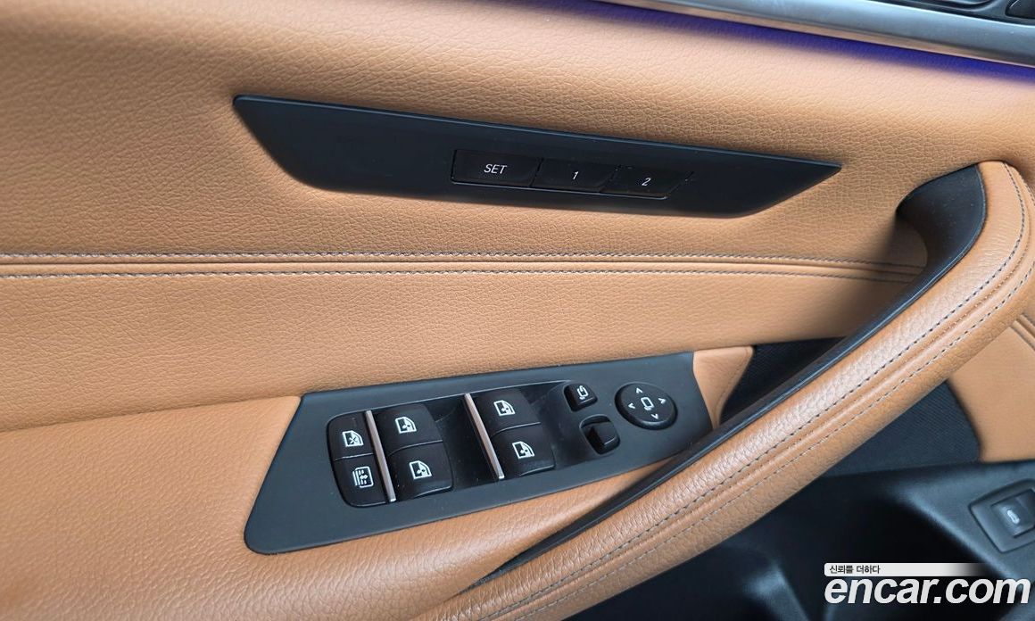 BMW 5-Series (G30) фото 37