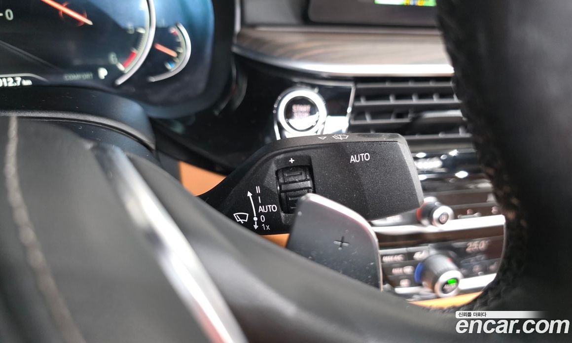 BMW 5-Series (G30) фото 38