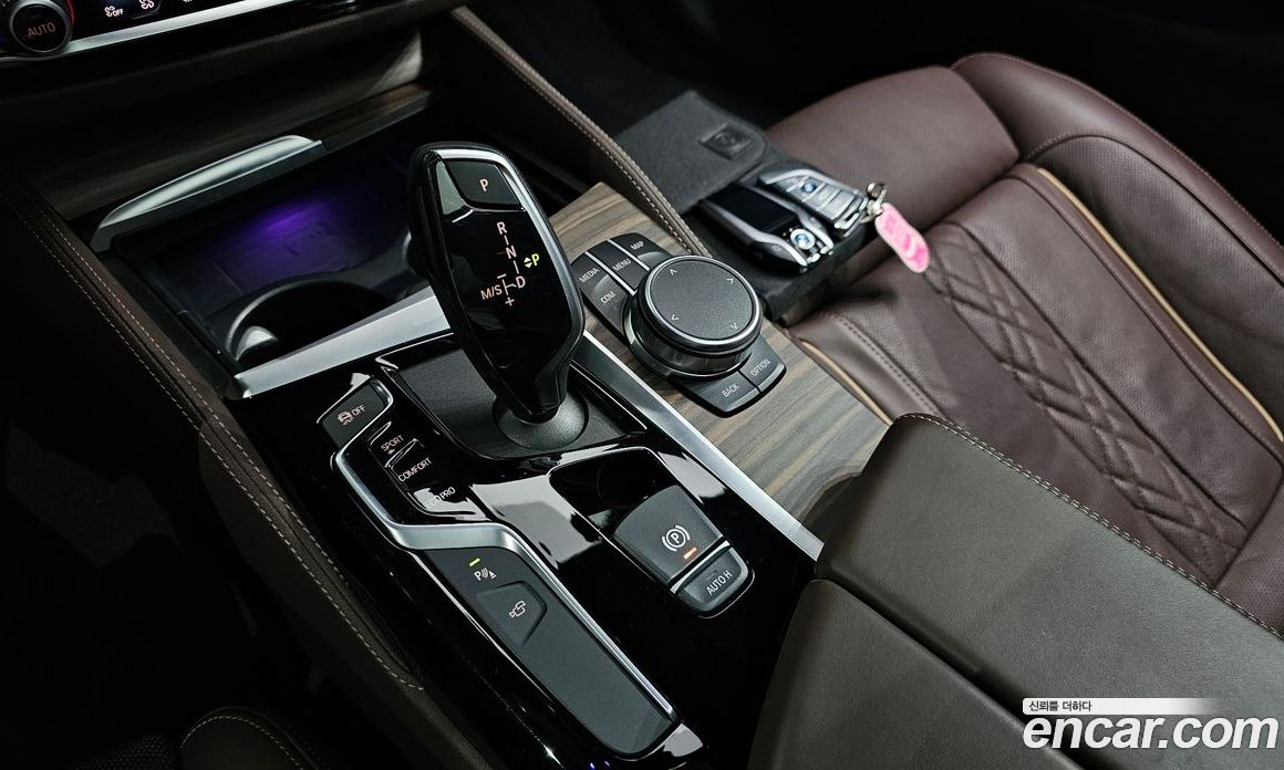 BMW 5-Series (G30) фото 9