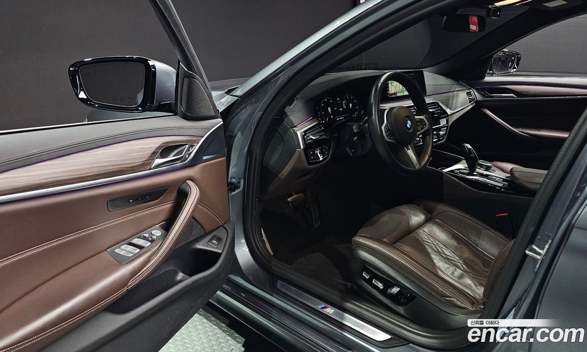 BMW 5-Series (G30) фото 10