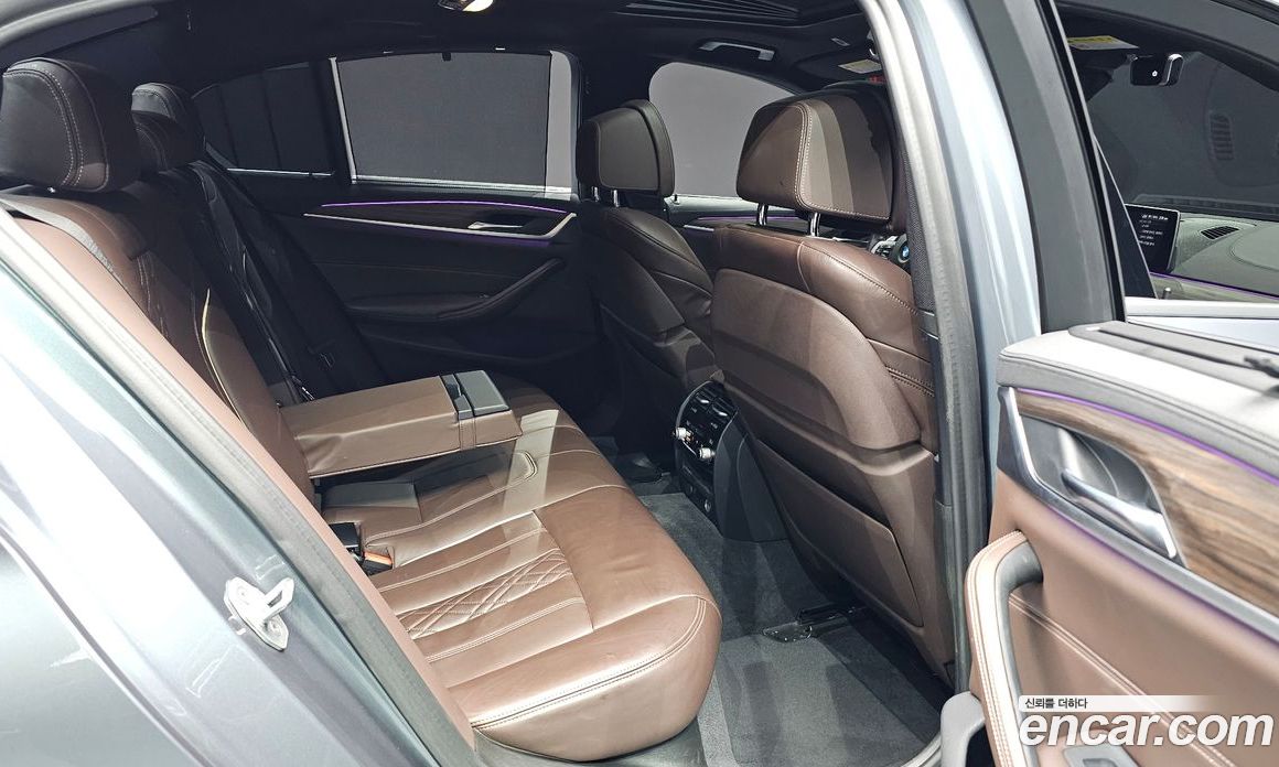 BMW 5-Series (G30) фото 11