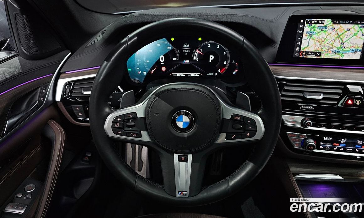 BMW 5-Series (G30) фото 12