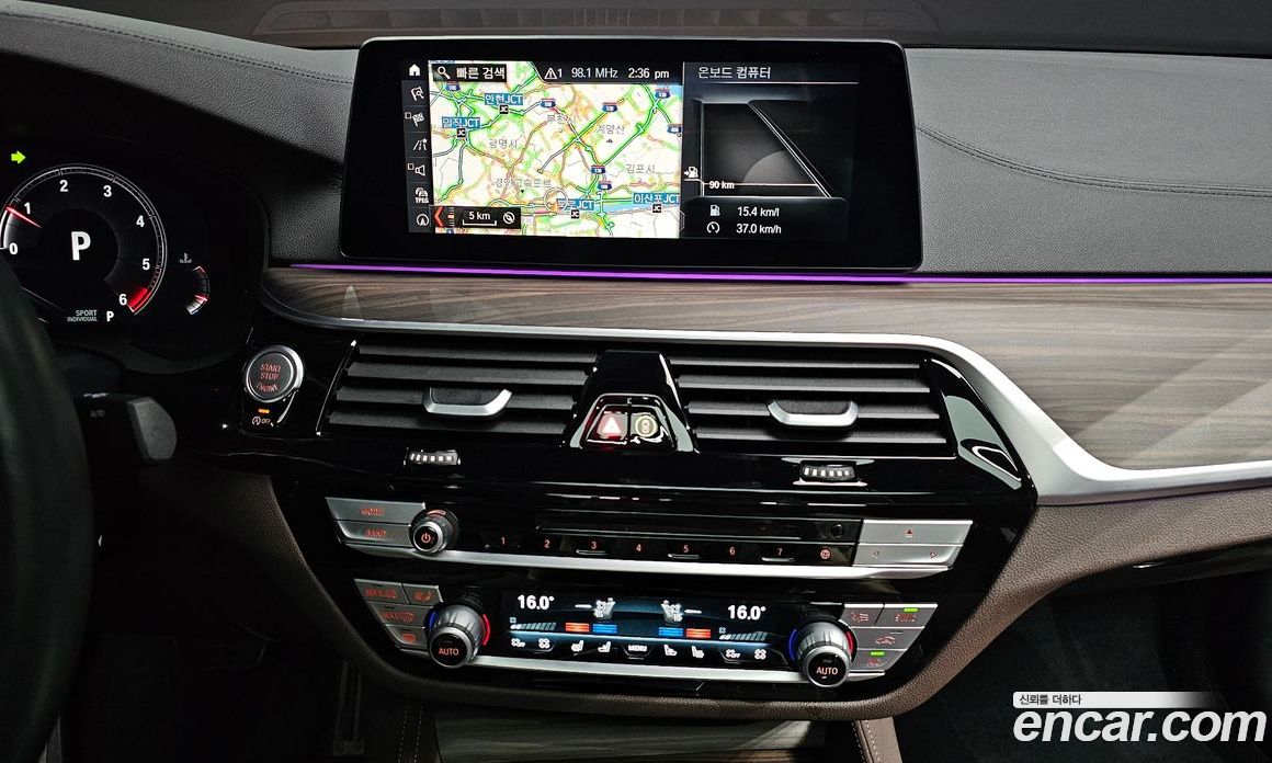 BMW 5-Series (G30) фото 13