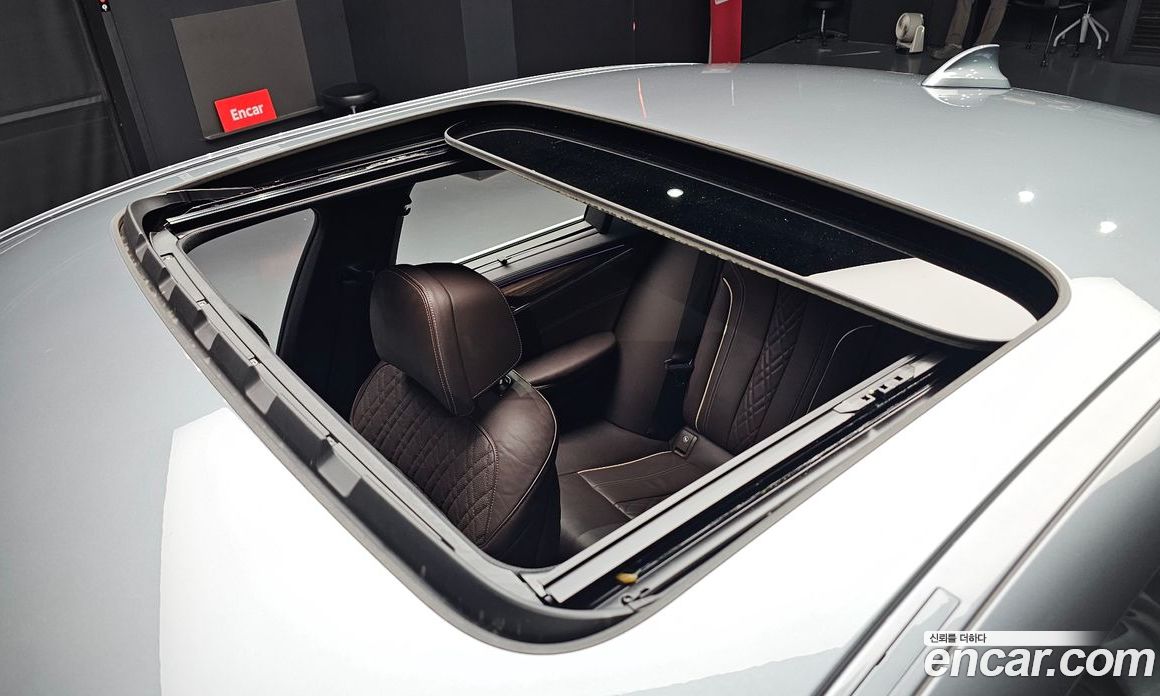 BMW 5-Series (G30) фото 16