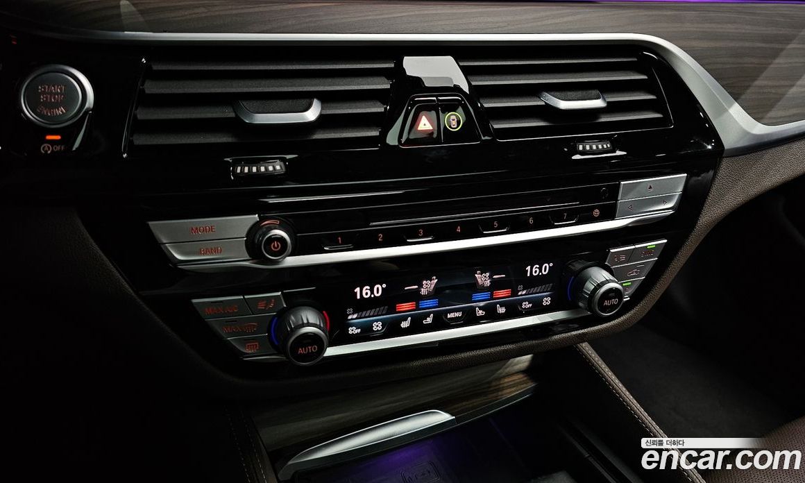 BMW 5-Series (G30) фото 18