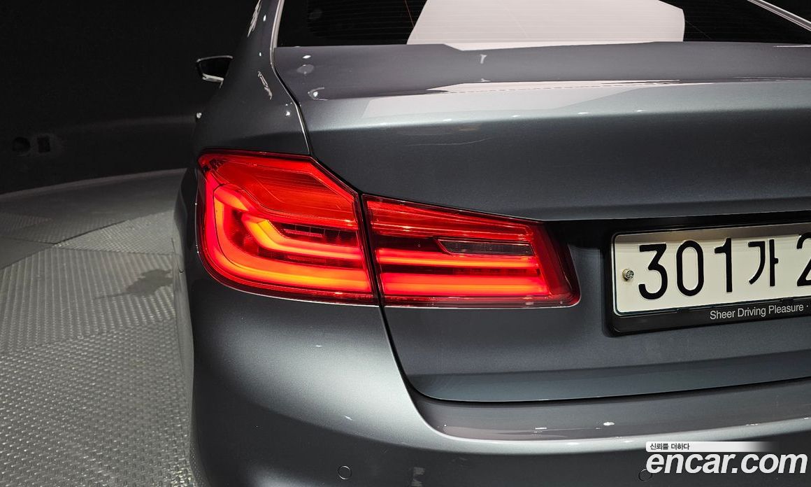 BMW 5-Series (G30) фото 22