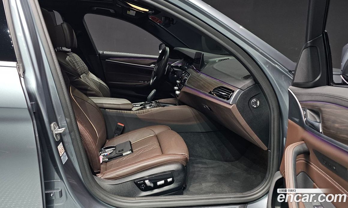 BMW 5-Series (G30) фото 25