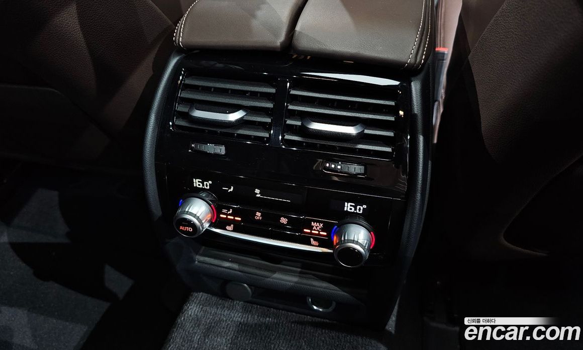 BMW 5-Series (G30) фото 30