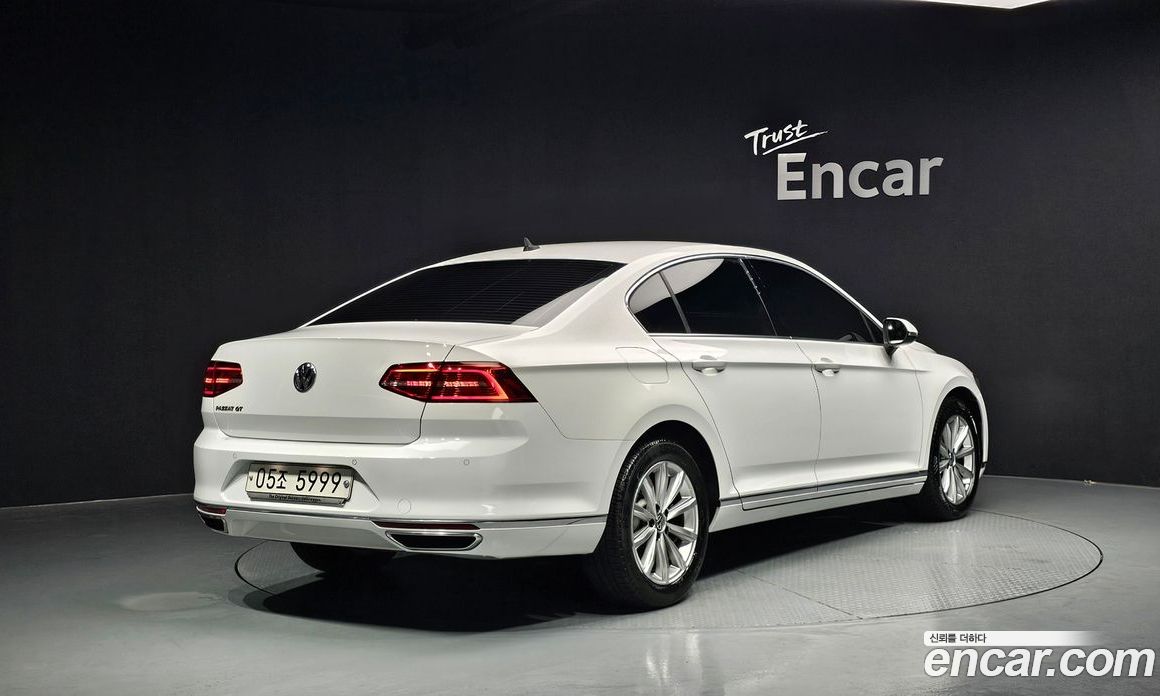 Volkswagen Passat GT (B8) фото 2