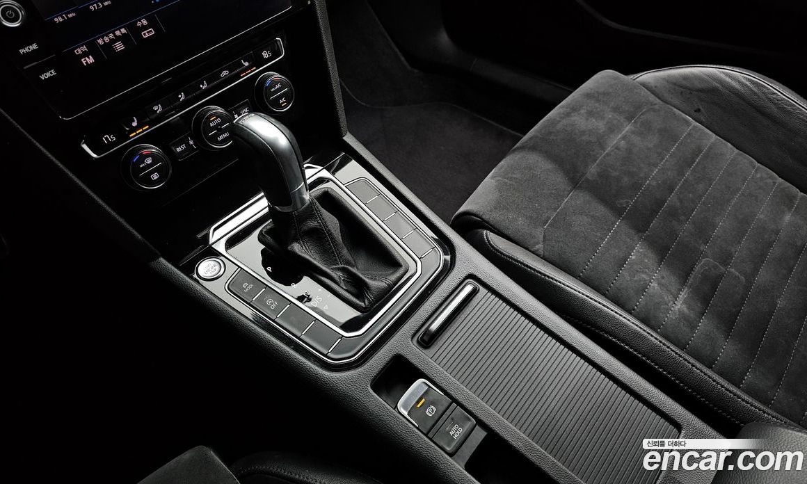 Volkswagen Passat GT (B8) фото 9