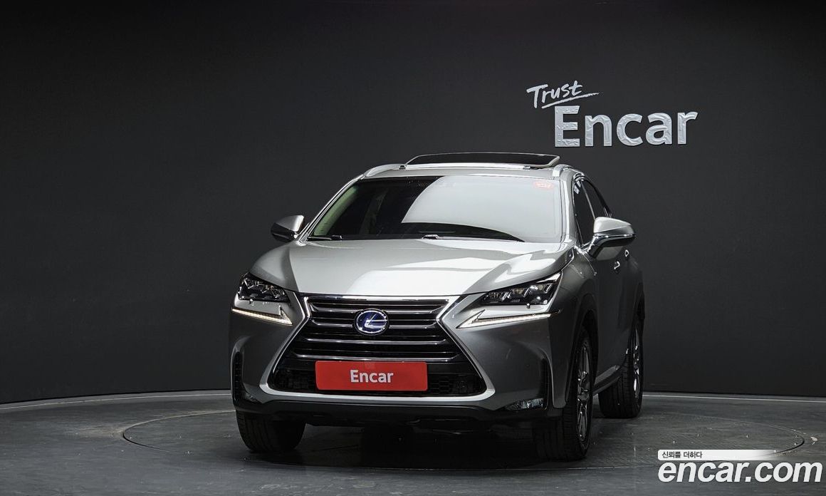 Lexus NX300h фото 3