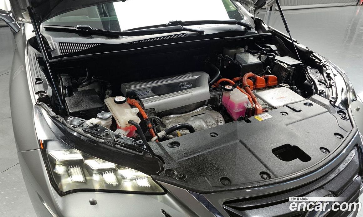 Lexus NX300h фото 6