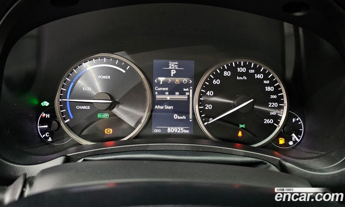 Lexus NX300h фото 8