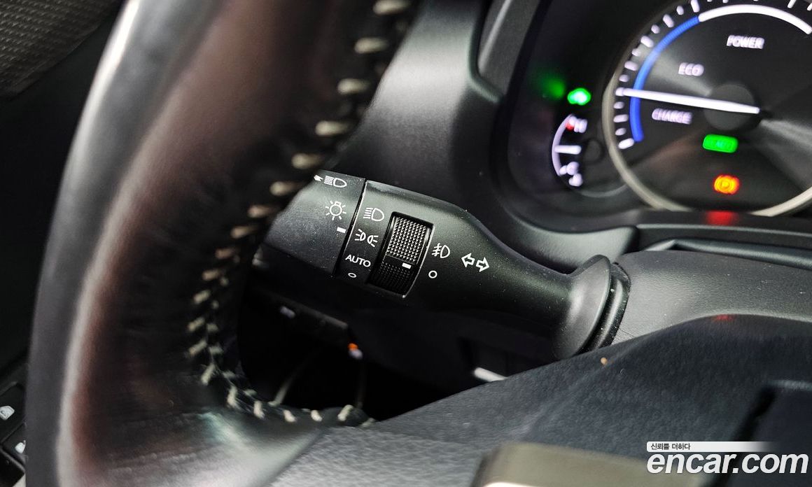 Lexus NX300h фото 17