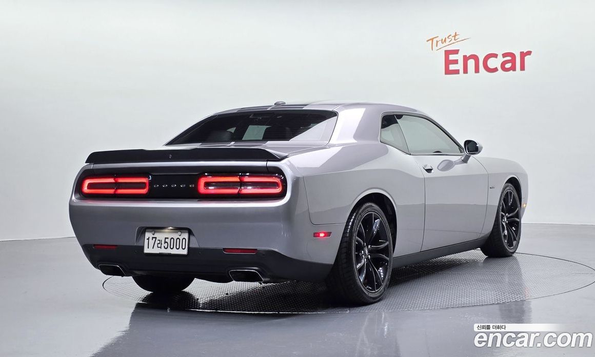 Dodge Challenger фото 2