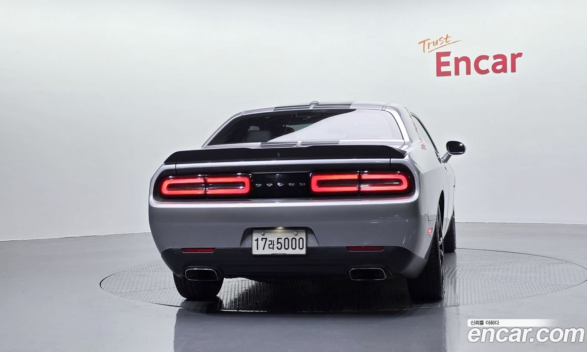 Dodge Challenger фото 4