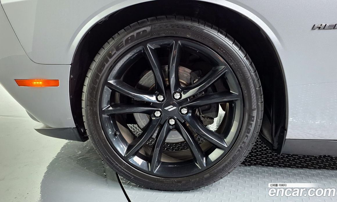 Dodge Challenger фото 5