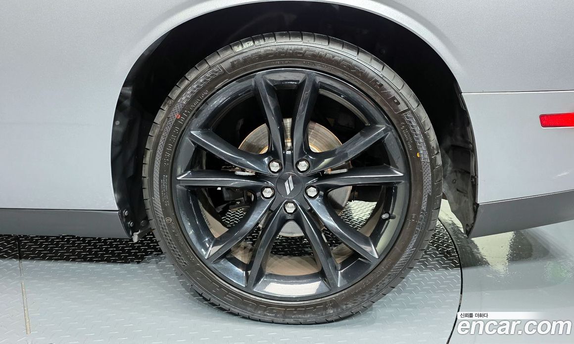 Dodge Challenger фото 21