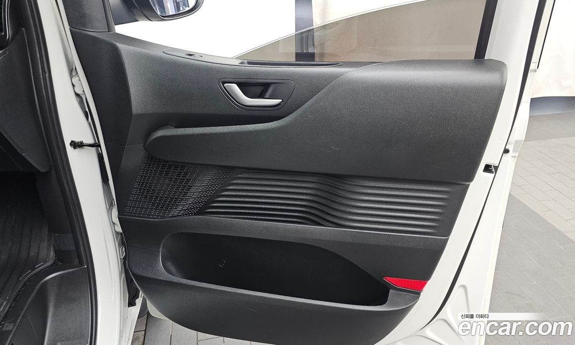 Hyundai Staria фото 25