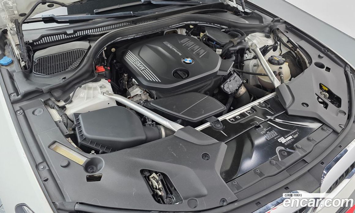 BMW 5-Series (G30) фото 6