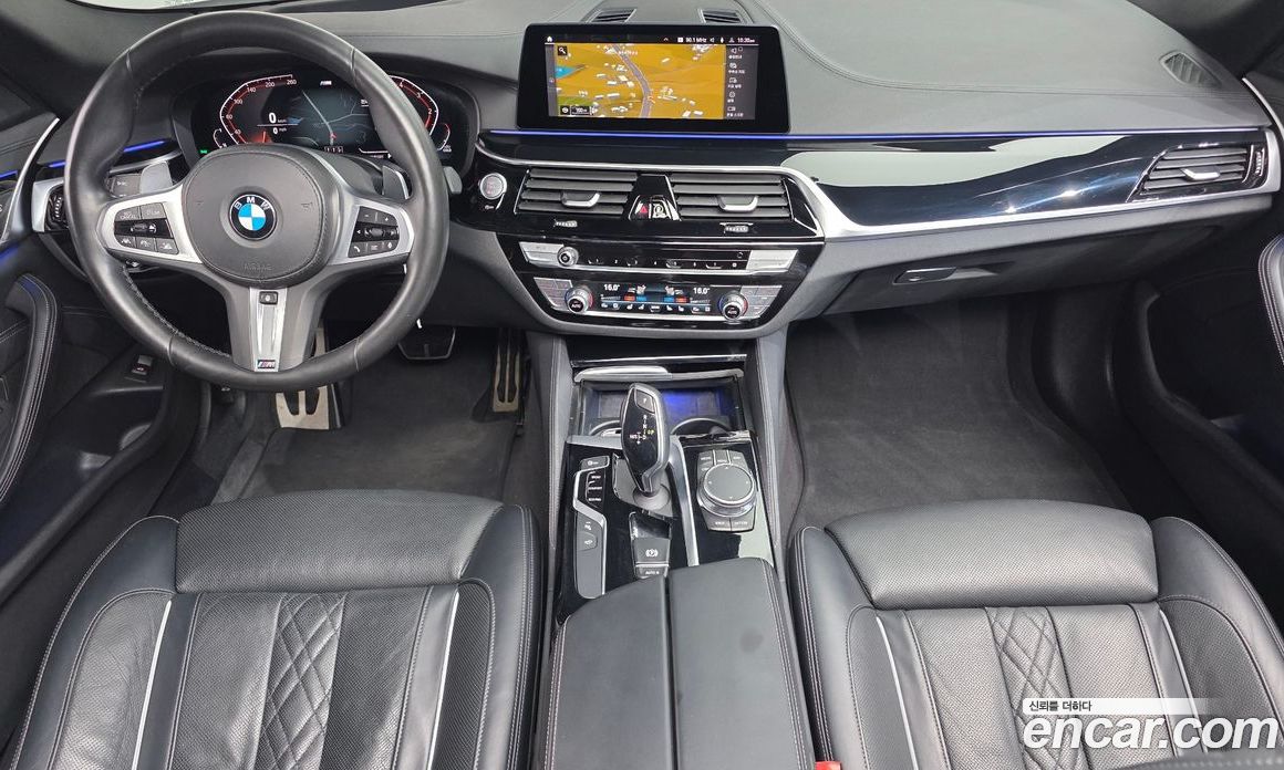 BMW 5-Series (G30) фото 7