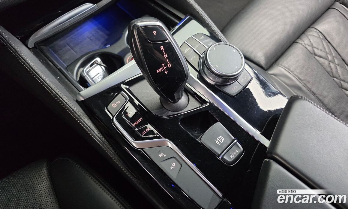 BMW 5-Series (G30) фото 9