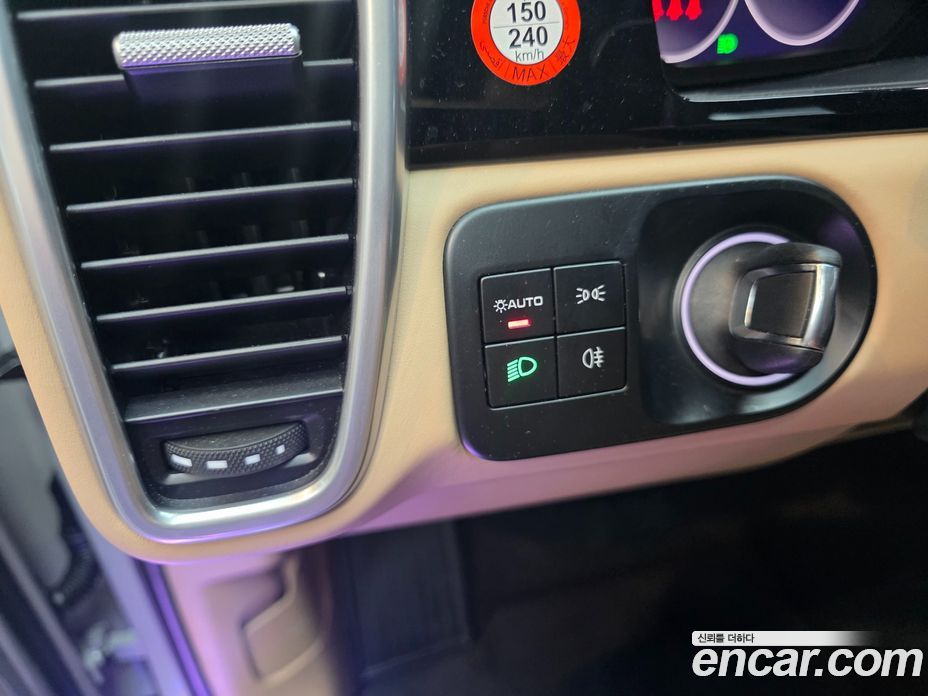 Porsche Cayenne 3rd Gen фото 17