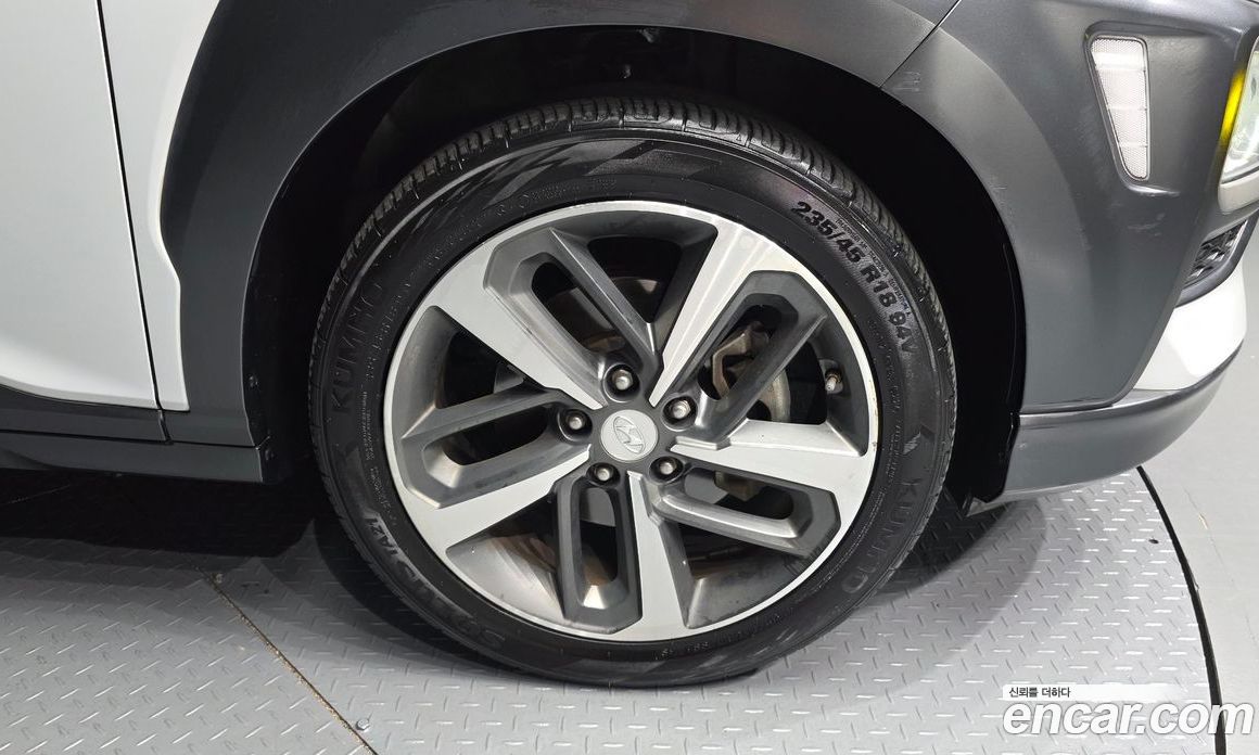 Hyundai Kona фото 5