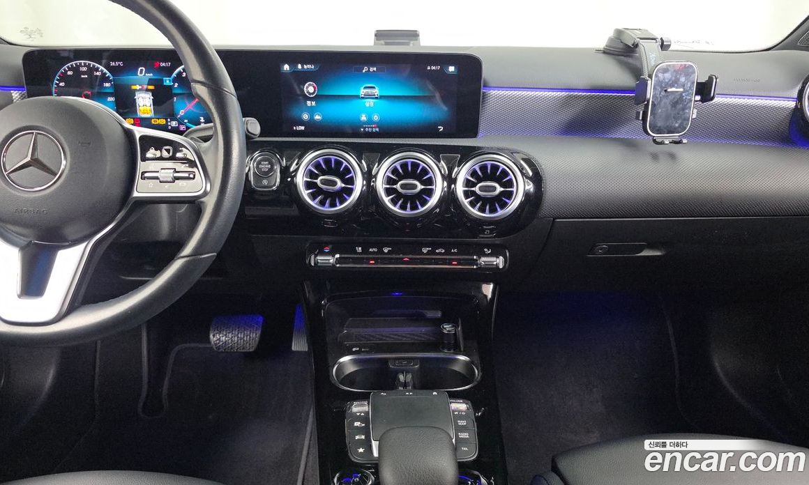 Mercedes-Benz A-Class W177 фото 14