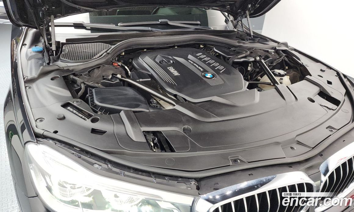 BMW 7-Series (G11) фото 6