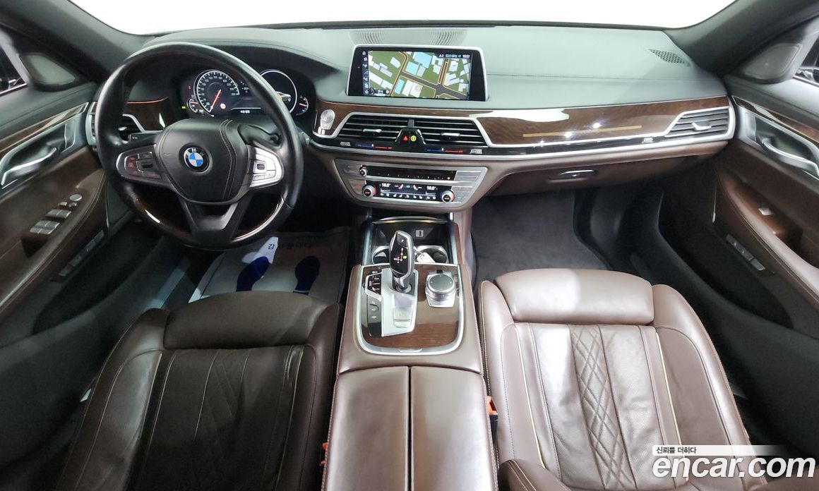 BMW 7-Series (G11) фото 7