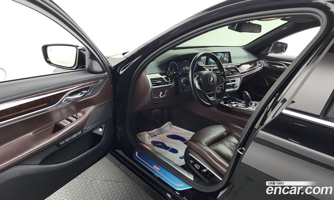 BMW 7-Series (G11) фото 10