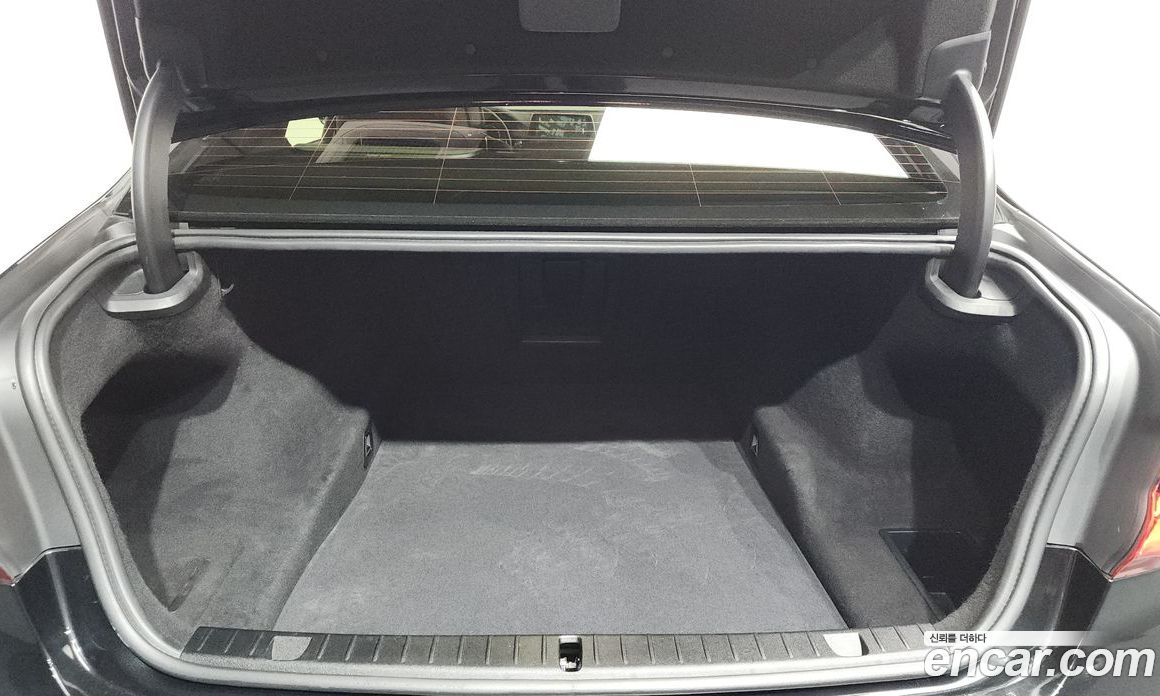 BMW 7-Series (G11) фото 18