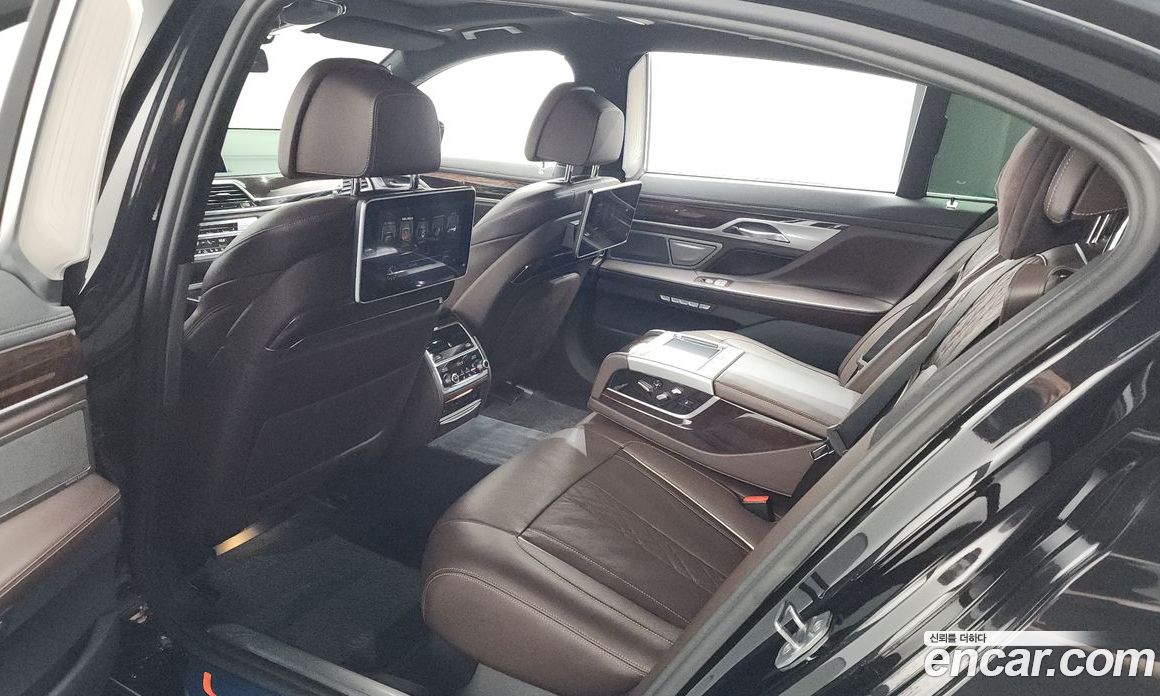 BMW 7-Series (G11) фото 20