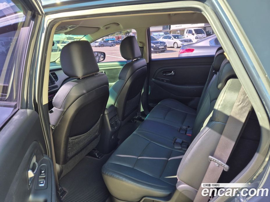 Kia Carens 3rd Gen фото 7