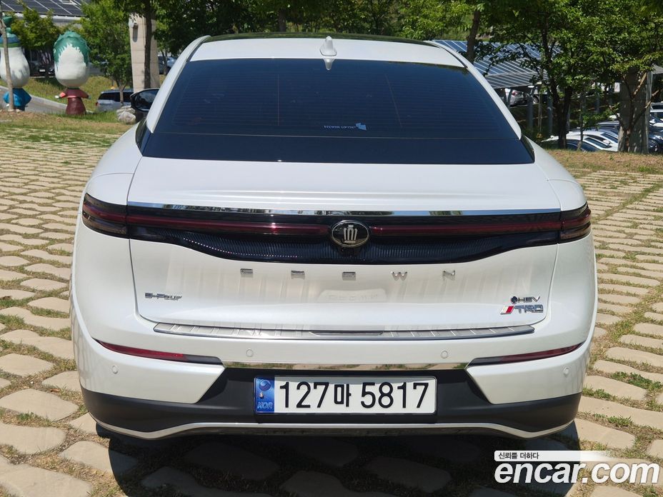 Toyota Crown Crossover фото 5