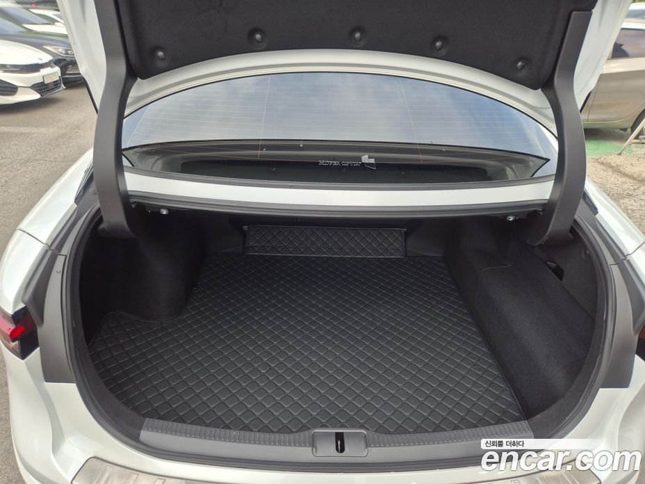 Toyota Crown Crossover фото 13