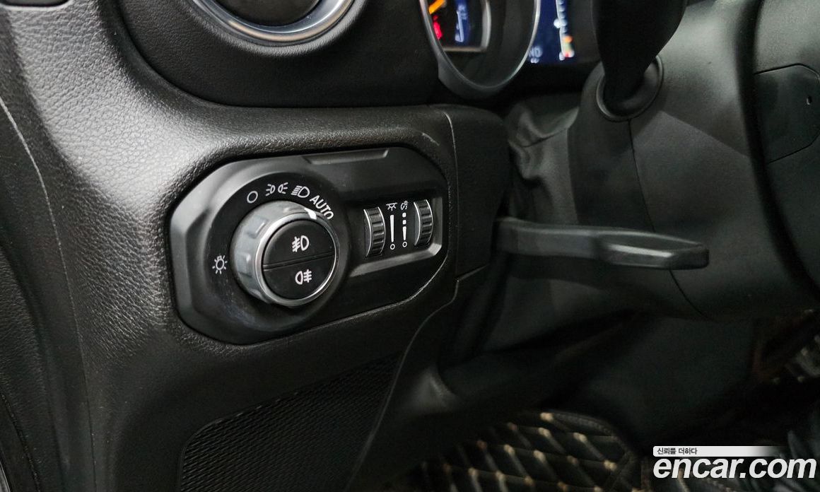 Jeep Wrangler (JL) фото 19