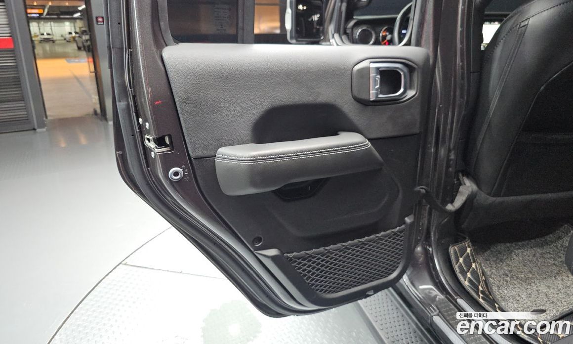 Jeep Wrangler (JL) фото 25