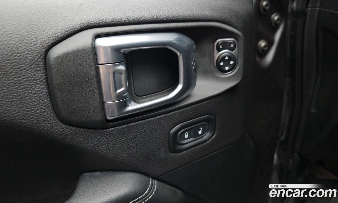 Jeep Wrangler (JL) фото 31