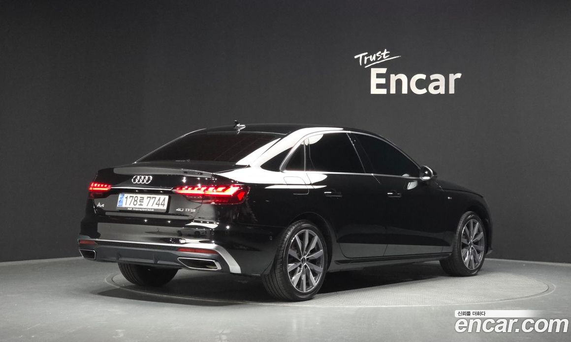 Audi A4 (B9) фото 2