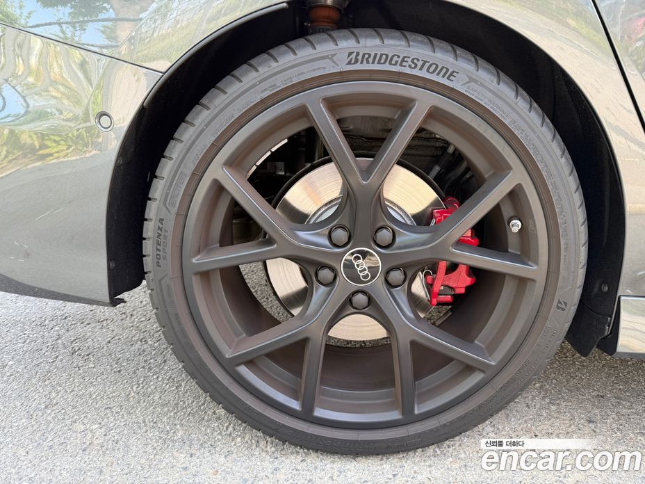 Audi RS3 (8Y) фото 10