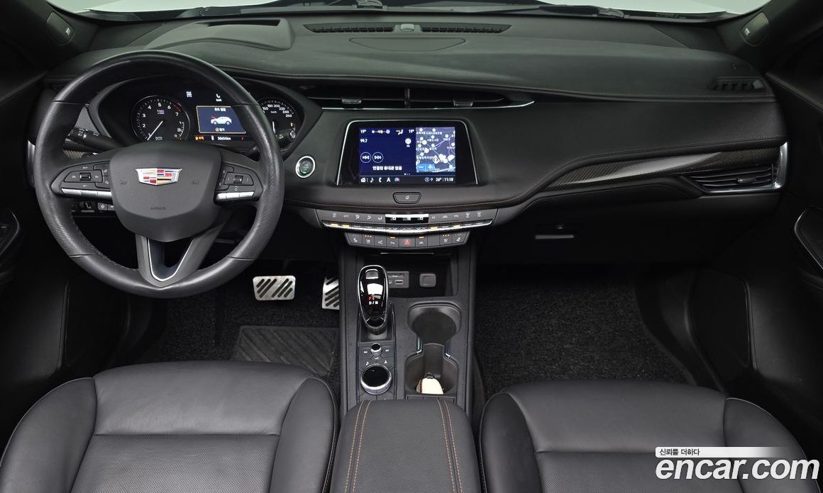 Cadillac XT4 фото 7