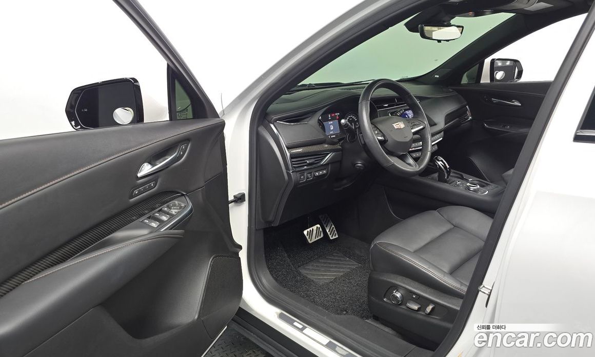 Cadillac XT4 фото 10