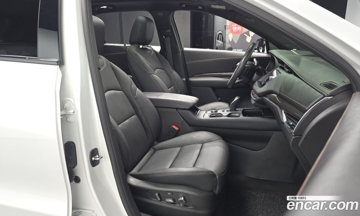 Cadillac XT4 фото 11