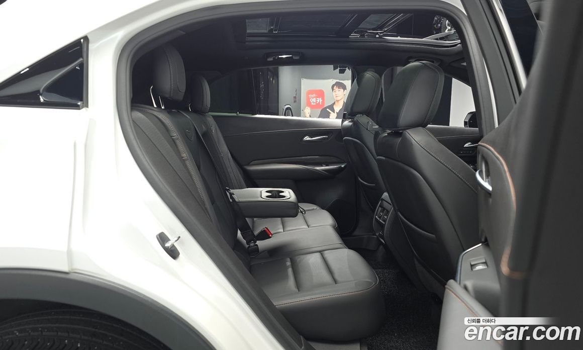 Cadillac XT4 фото 12