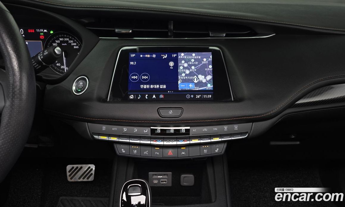 Cadillac XT4 фото 14