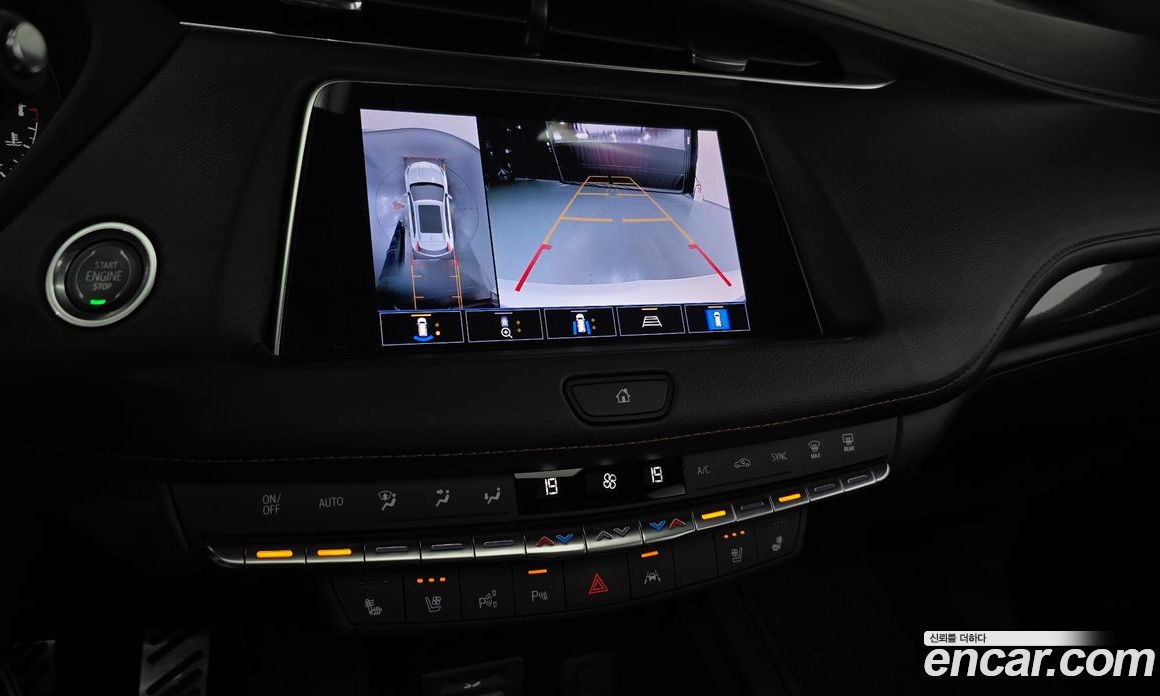 Cadillac XT4 фото 15