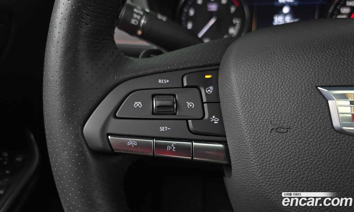 Cadillac XT4 фото 16